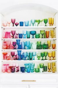 bicchieri di vetro colorati